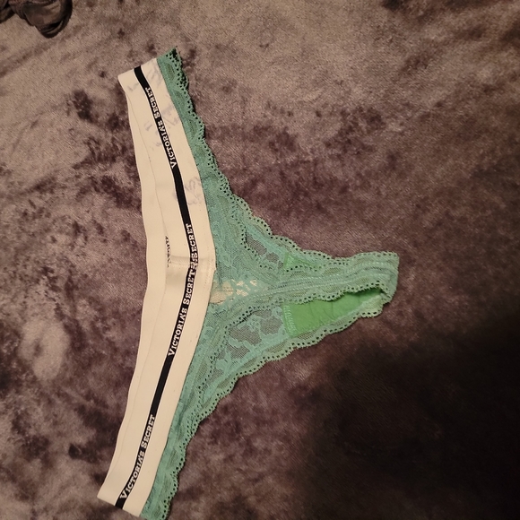 Thongs - Picture 4 of 5